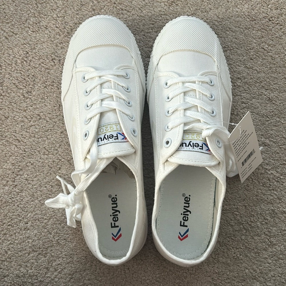 NWT Fe Lo 1920 sneakers, size 10men/12womens